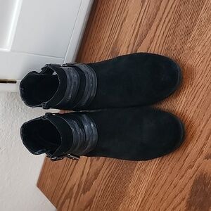 White Mountian Utterly Black Ankle Boots